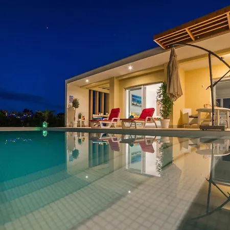 Sleeps 6 Pool Air Con Wifi Štokovci